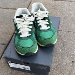 New Balance kids Sneakers in Green and White